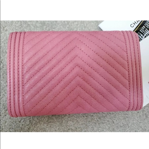 ❌SOLD❌🌸NEW CHANEL Pink Cheveron Boy Medium Wallet - Picture 4 of 9